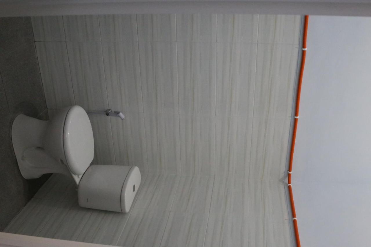 Reddoorz Syariah Near Suncity Mall Madiun Zewnętrze zdjęcie