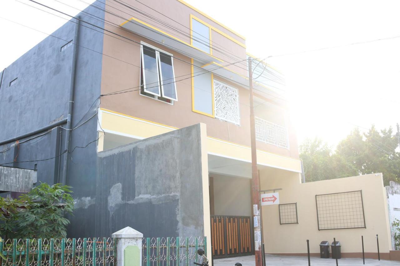Reddoorz Syariah Near Suncity Mall Madiun Zewnętrze zdjęcie