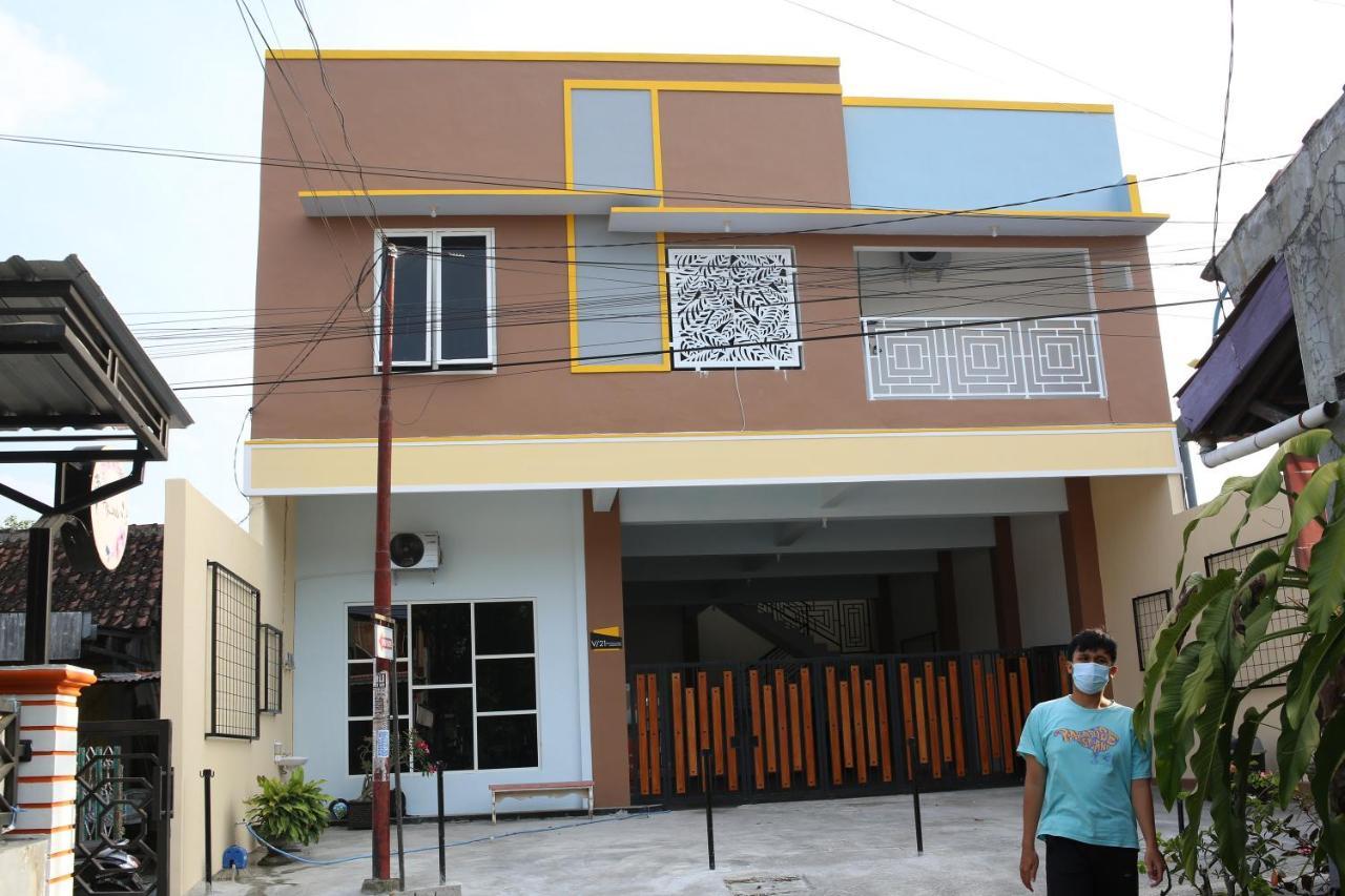 Reddoorz Syariah Near Suncity Mall Madiun Zewnętrze zdjęcie