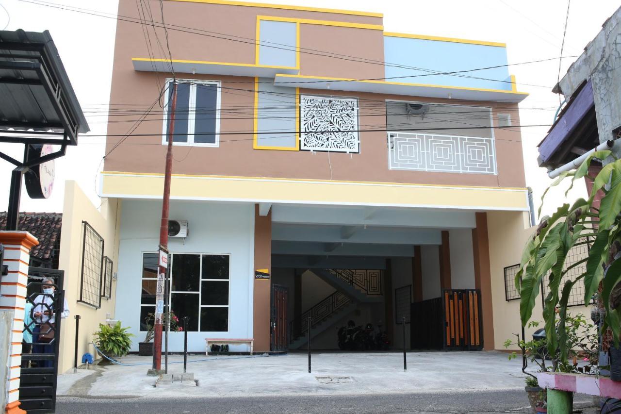 Reddoorz Syariah Near Suncity Mall Madiun Zewnętrze zdjęcie