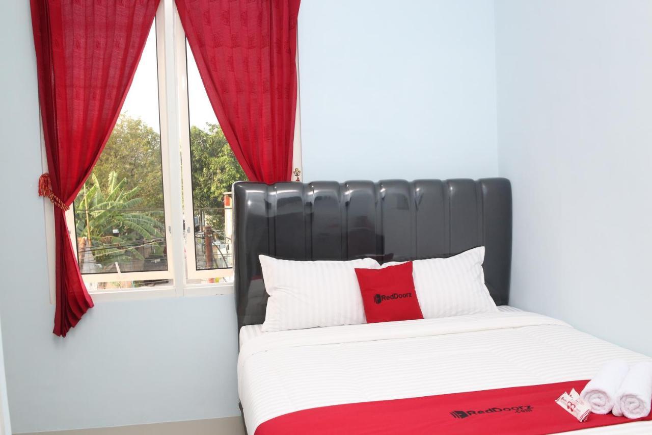 Reddoorz Syariah Near Suncity Mall Madiun Zewnętrze zdjęcie